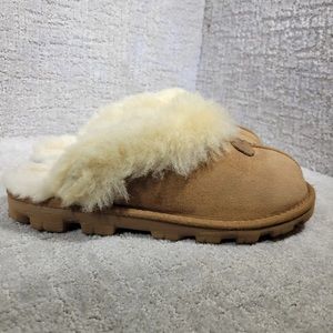UGG Coquette Women's Size 8 US
Chestnut Suede Shearling Mule
